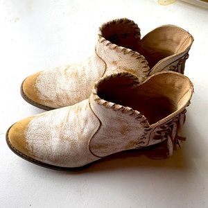 Circle G white booties